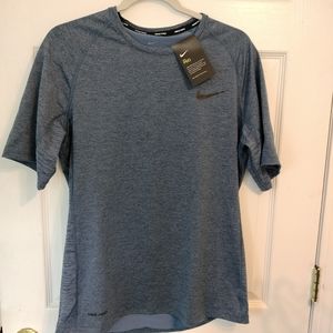 Nwot Nike DriFit Short Sleeve Shirt